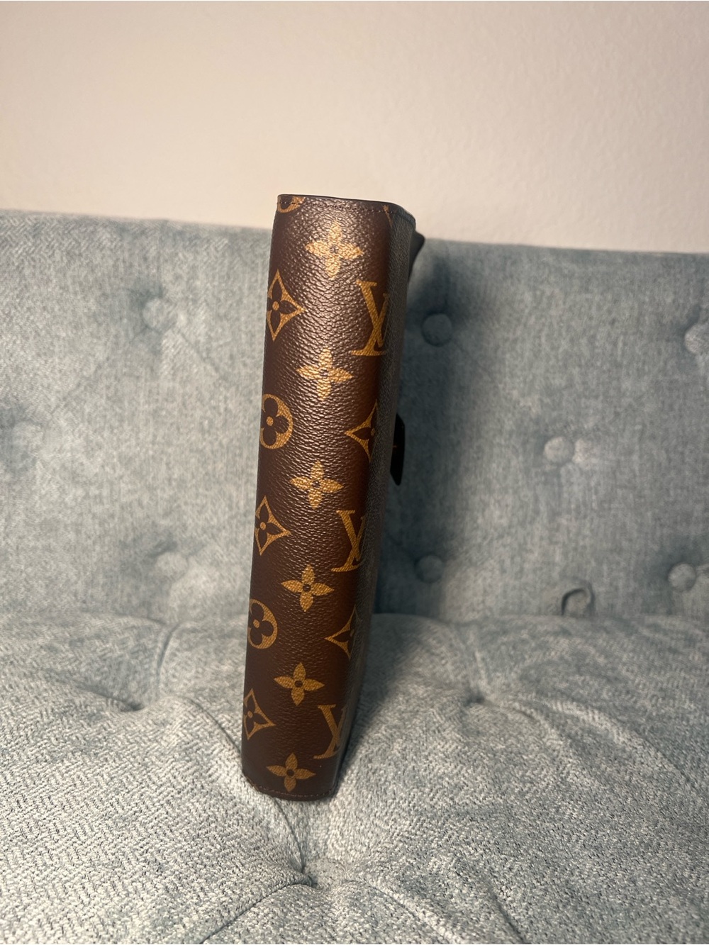 Louis Vuitton Large Ring Agenda Cover - Picture 3 of 17